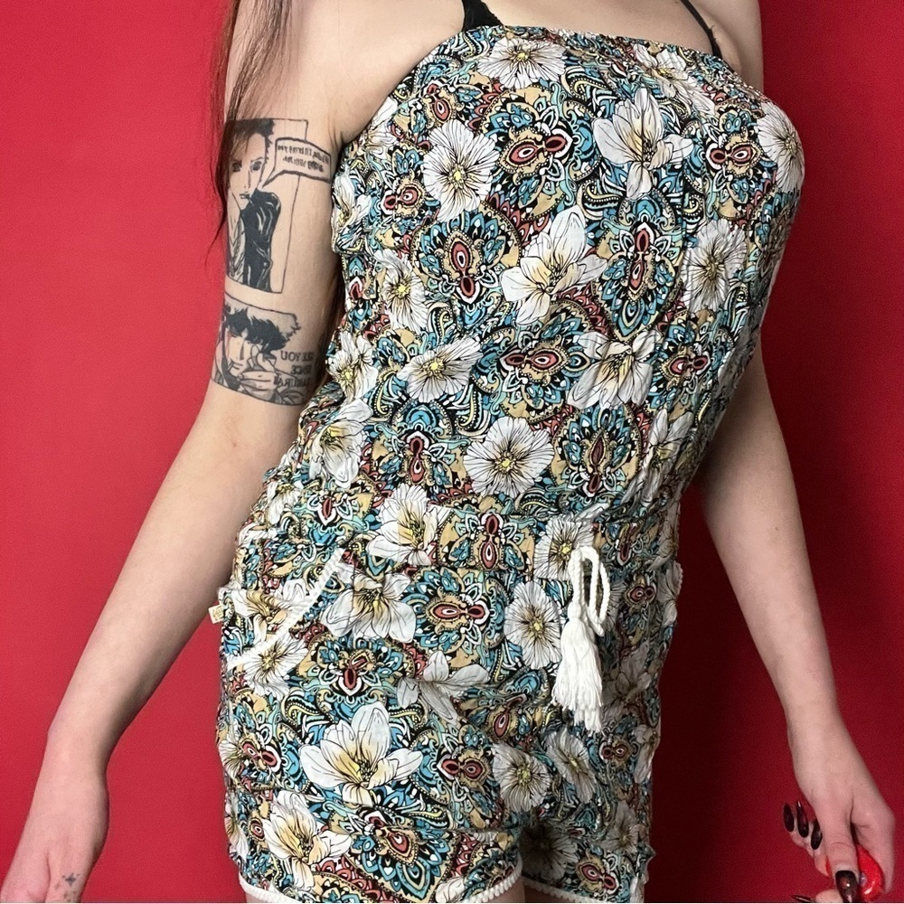 Floral geometric patterned tube top romper 🤍🩵​​​​​​​​​​​​​​​